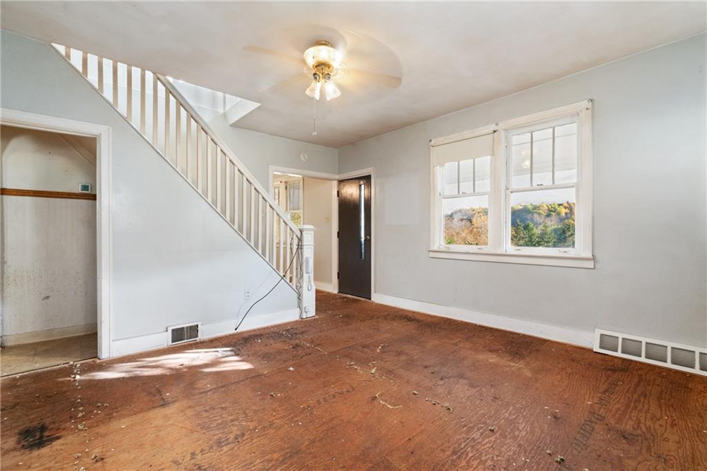 895 Valley Road Ambridge, PA 15003 - Photo 6 of 32 895 Valley Rd