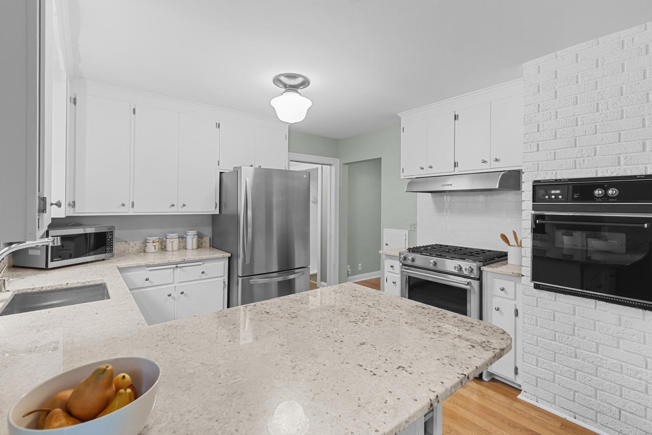 243 Bushaway Road Wayzata, MN 55391 - Photo 15 of 38 Gallery Image 15