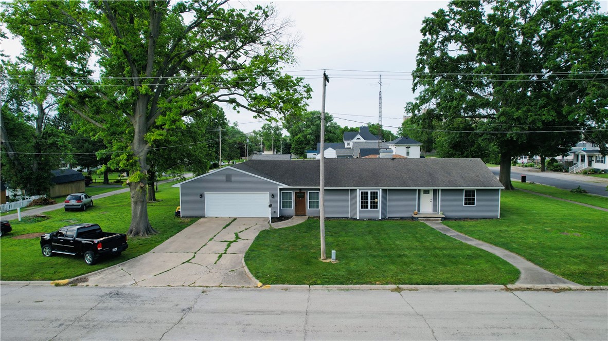 202 West 3rd Street Assumption, IL 62510 - Photo 2 of 32