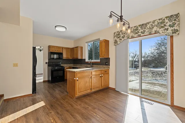 $395,000 | 178 Mistwood Lane, North Aurora, IL 60542