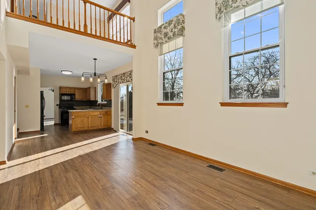 $395,000 | 178 Mistwood Lane, North Aurora, IL 60542