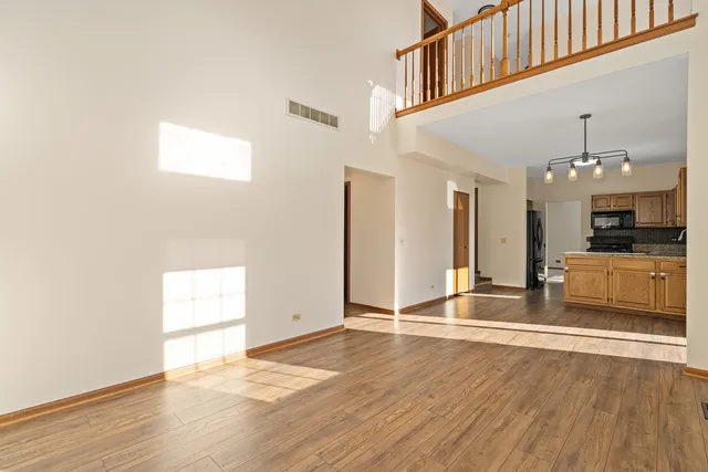 $395,000 | 178 Mistwood Lane, North Aurora, IL 60542