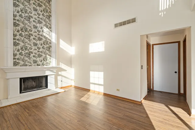 $395,000 | 178 Mistwood Lane, North Aurora, IL 60542