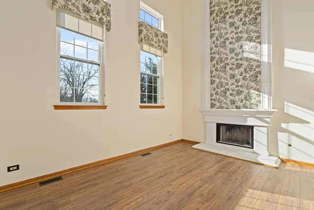 $395,000 | 178 Mistwood Lane, North Aurora, IL 60542