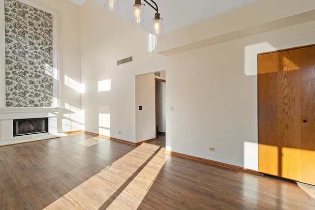 $395,000 | 178 Mistwood Lane, North Aurora, IL 60542