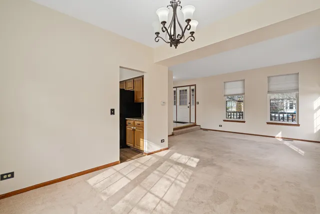 $395,000 | 178 Mistwood Lane, North Aurora, IL 60542