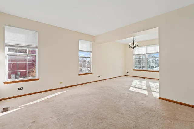 $395,000 | 178 Mistwood Lane, North Aurora, IL 60542