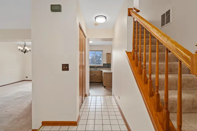 $395,000 | 178 Mistwood Lane, North Aurora, IL 60542