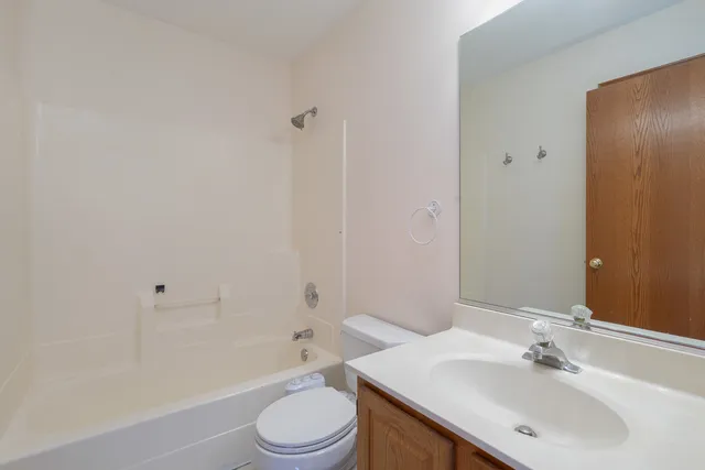 $395,000 | 178 Mistwood Lane, North Aurora, IL 60542