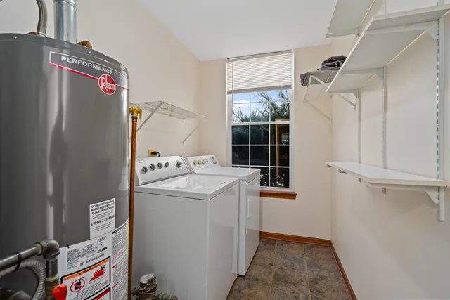 $395,000 | 178 Mistwood Lane, North Aurora, IL 60542