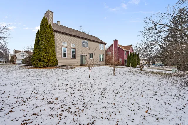 $395,000 | 178 Mistwood Lane, North Aurora, IL 60542