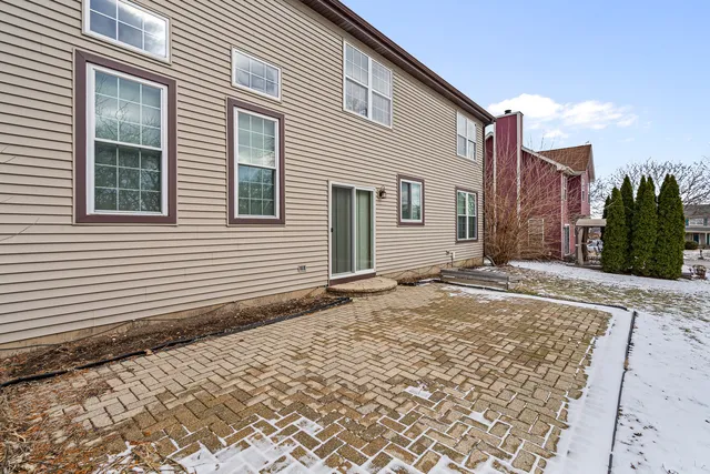 $395,000 | 178 Mistwood Lane, North Aurora, IL 60542