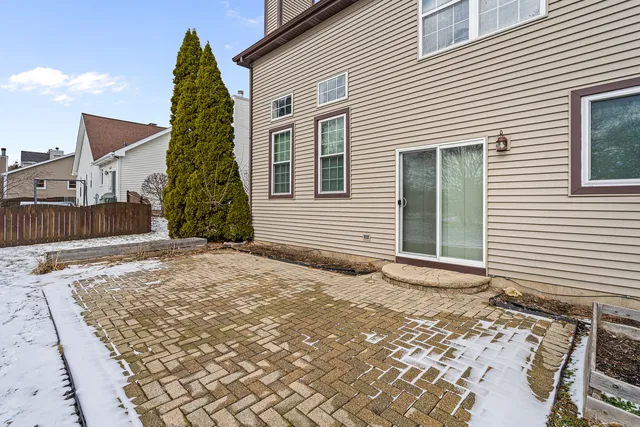 $395,000 | 178 Mistwood Lane, North Aurora, IL 60542