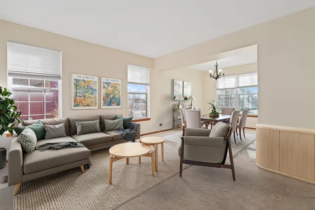 $395,000 | 178 Mistwood Lane, North Aurora, IL 60542