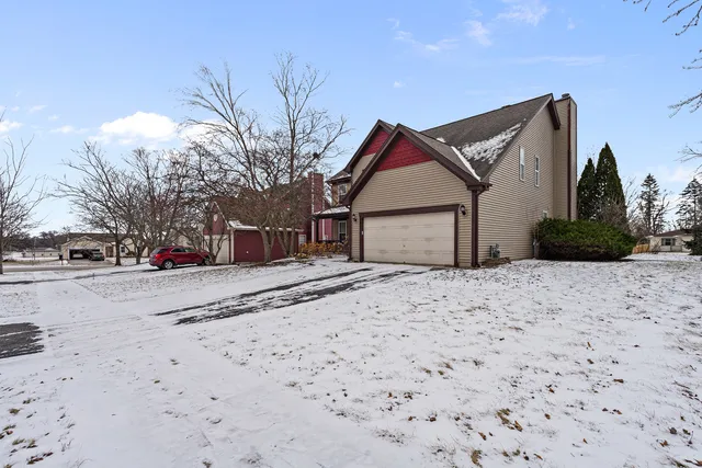 $395,000 | 178 Mistwood Lane, North Aurora, IL 60542