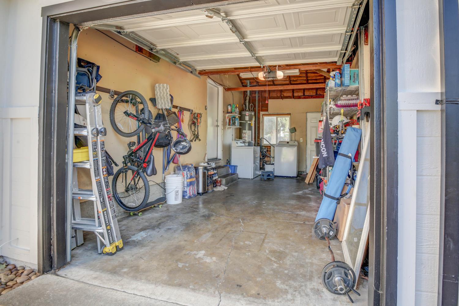 1424 Kitchner Road Sacramento, CA 95822 - Photo 24 of 28 Garage
