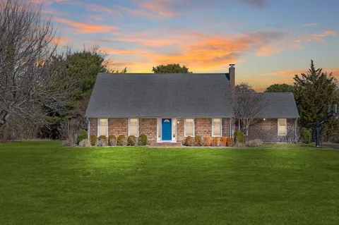 $2,495,000 | 107 Seven Ponds Road, Water Mill, NY 11976