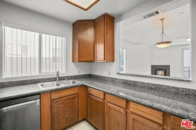 $3,450 | 1804 Camden Avenue, Unit 201, Los Angeles, CA 90025