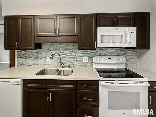 $314,900 | 39 Butternut Hill Drive, Carbondale, IL 62903