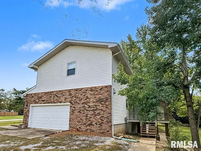 $314,900 | 39 Butternut Hill Drive, Carbondale, IL 62903