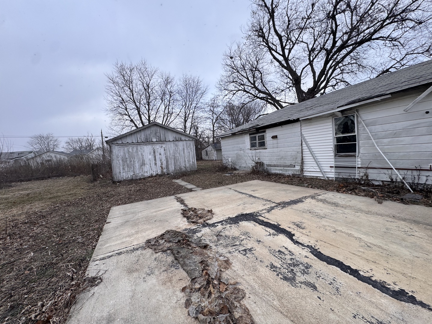454 South 7th Avenue Canton, IL 61520 - Photo 2 of 7 a house with a yard covered with snow in the background