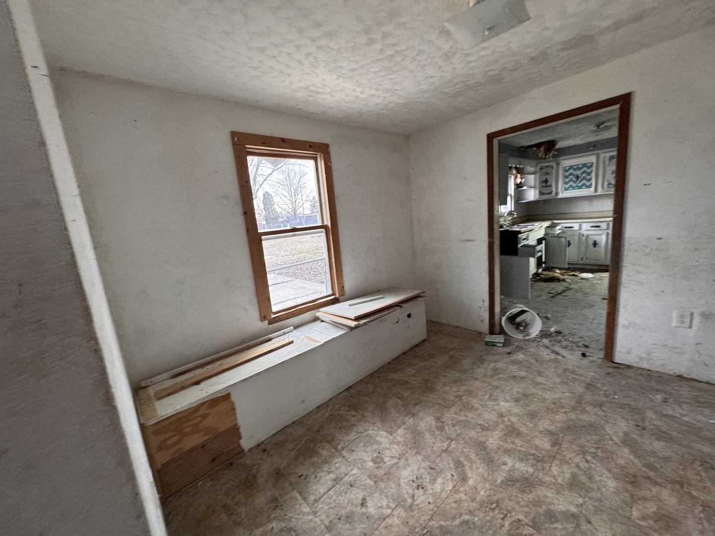454 South 7th Avenue Canton, IL 61520 - Photo 5 of 7 wooden floor and window in a room