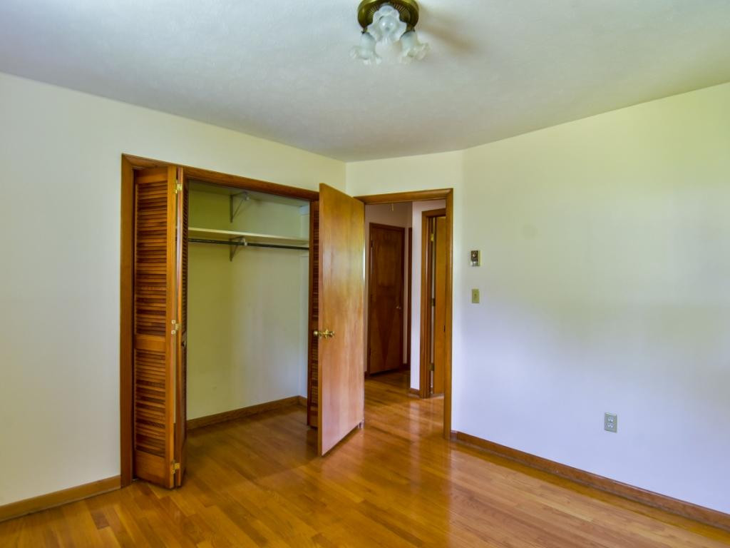 537 Bays View Road Kingsport, TN 37660 - Photo 13 of 36 Photo 13