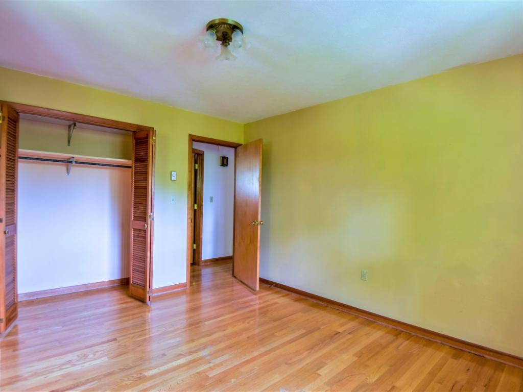 537 Bays View Road Kingsport, TN 37660 - Photo 4 of 36 Photo 4