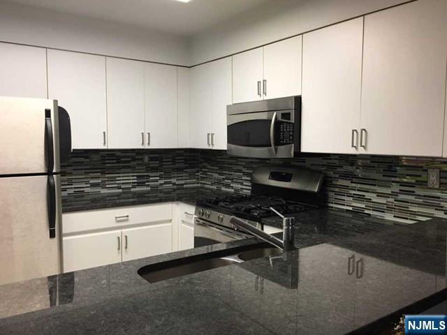 603 Ellery Court, Unit 603 Edgewater, NJ 07020 - Photo 8 of 19