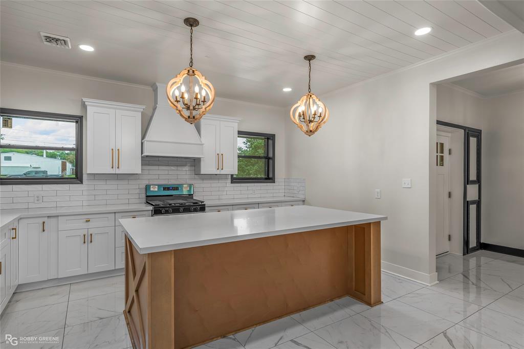 207 Red River Street Benton, LA 71006 - Photo 9 of 29 a very nice looking dining room with a table and chairs