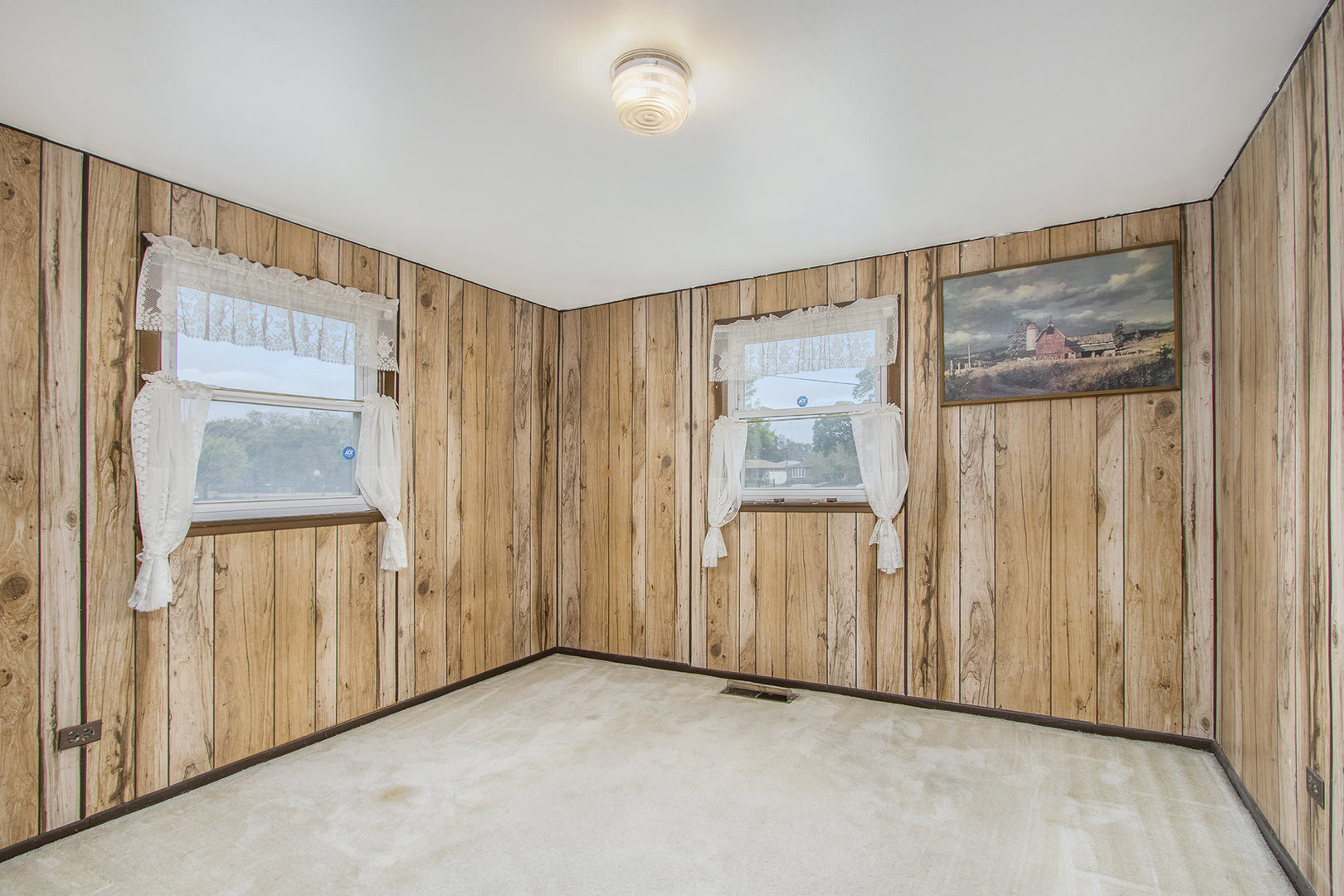 12901 South Muskegon Avenue Chicago, IL 60633 - Photo 13 of 25 a view of an empty room with a window