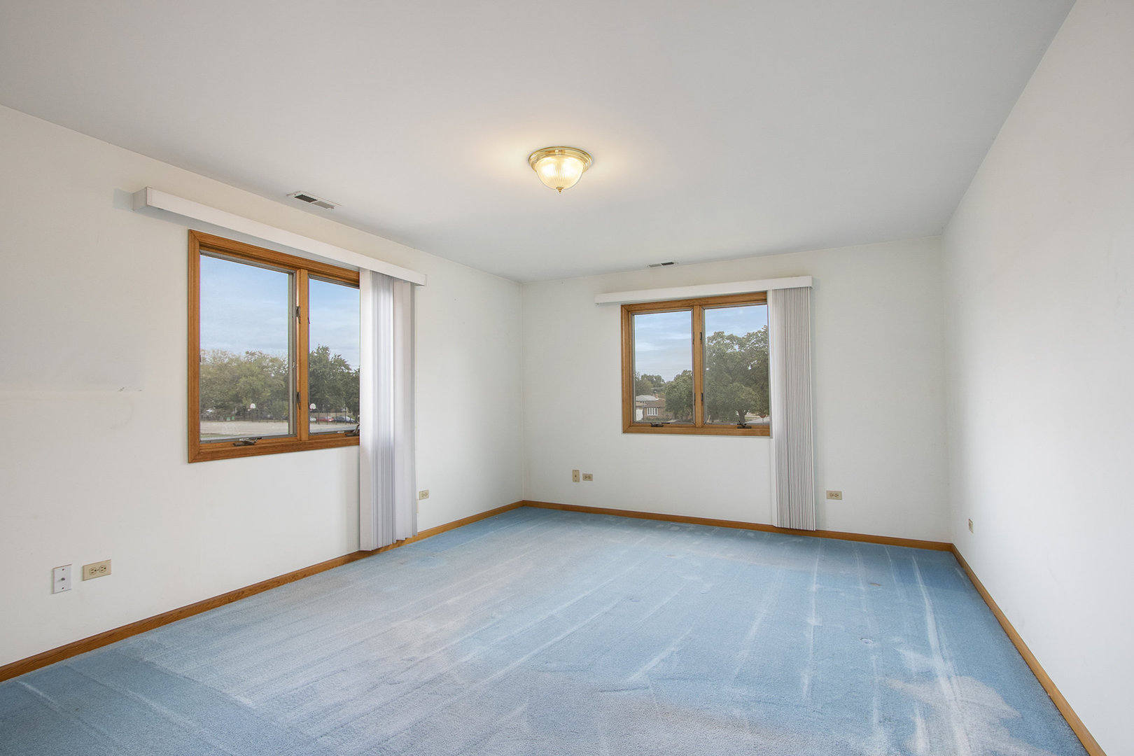 12901 South Muskegon Avenue Chicago, IL 60633 - Photo 16 of 25 an empty room with windows