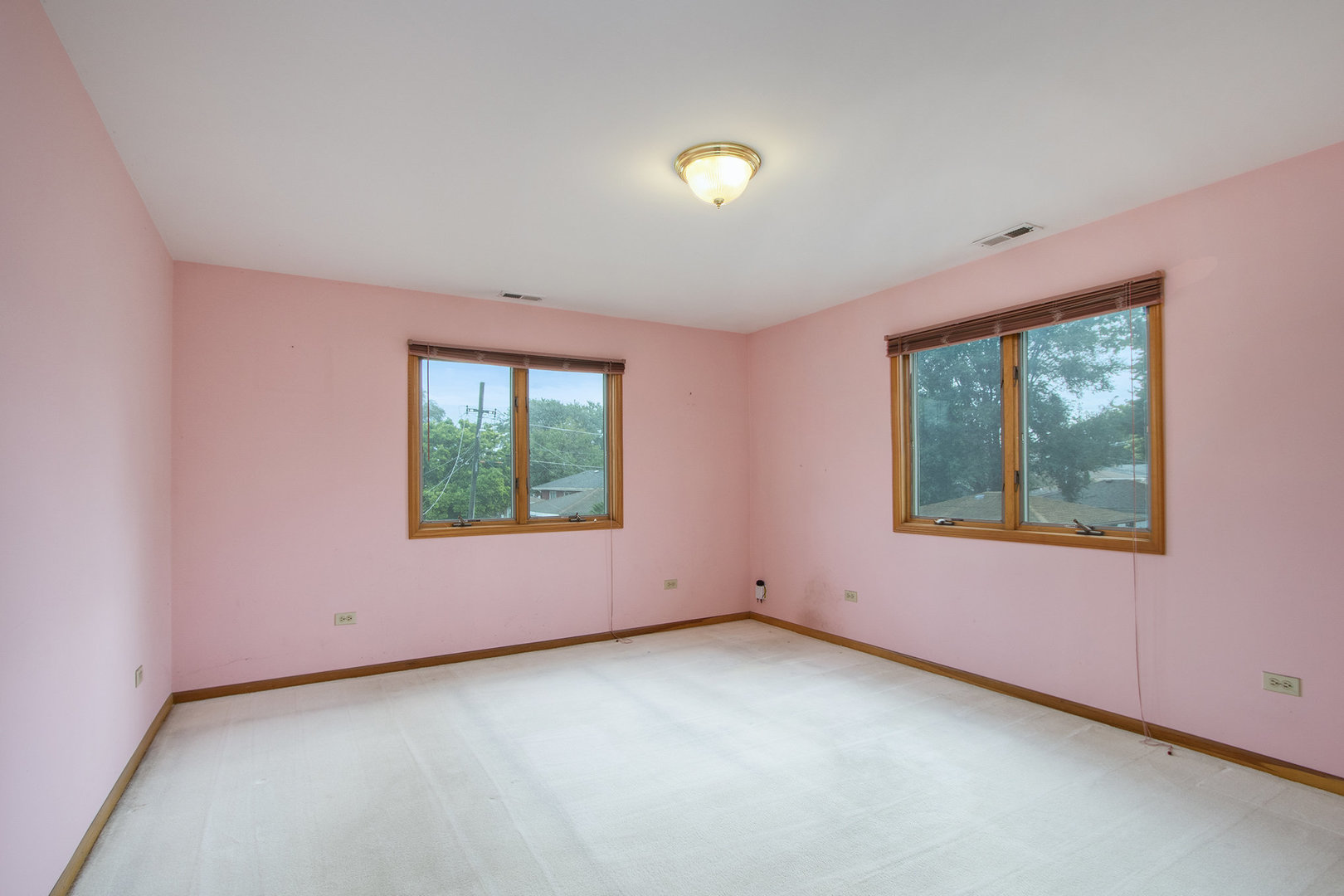 12901 South Muskegon Avenue Chicago, IL 60633 - Photo 18 of 25 an empty room with a window