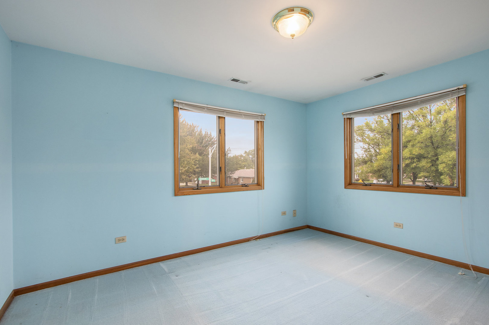 12901 South Muskegon Avenue Chicago, IL 60633 - Photo 20 of 25 an empty room with windows