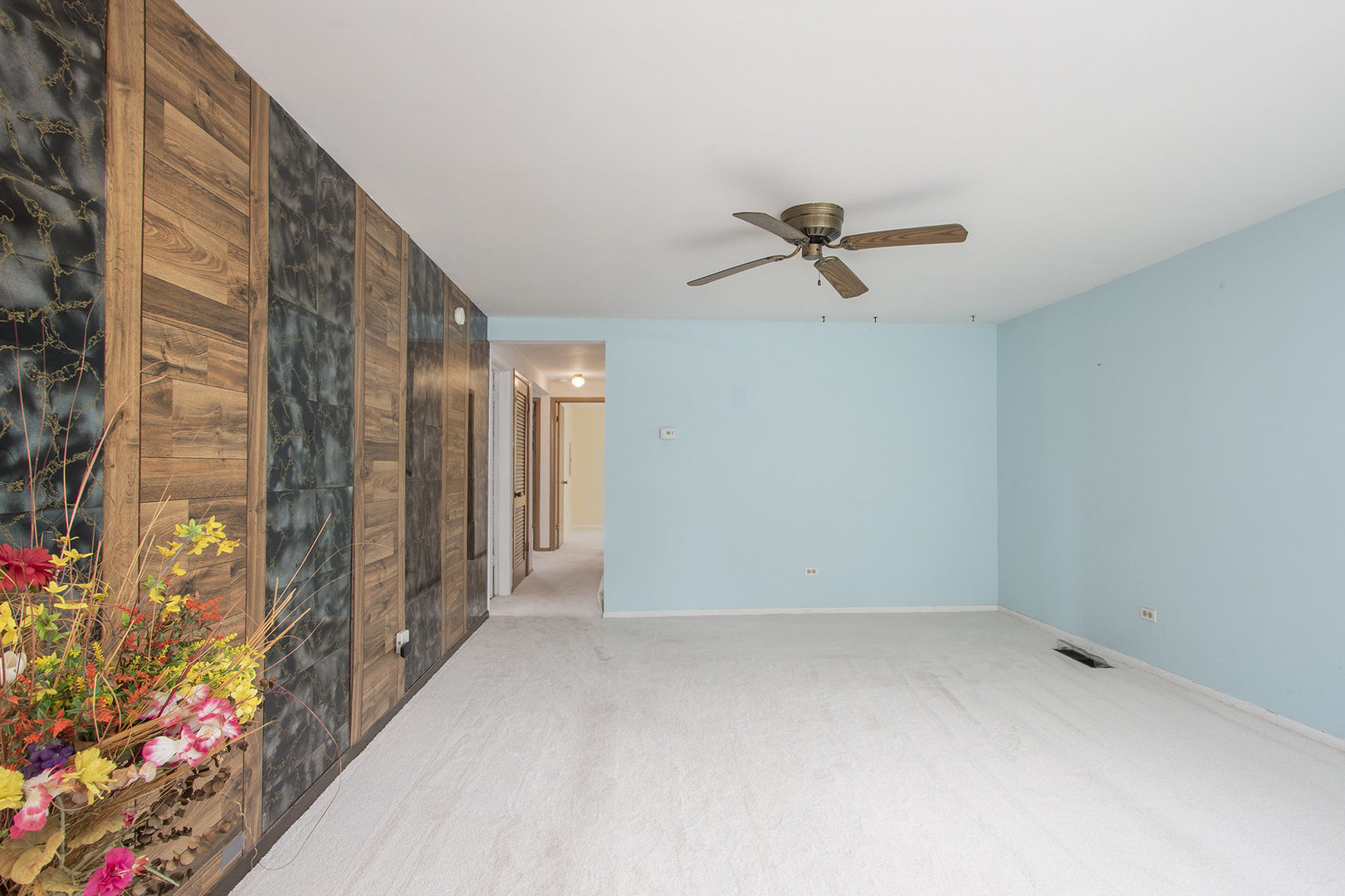12901 South Muskegon Avenue Chicago, IL 60633 - Photo 5 of 25 wooden floor in a room with a window
