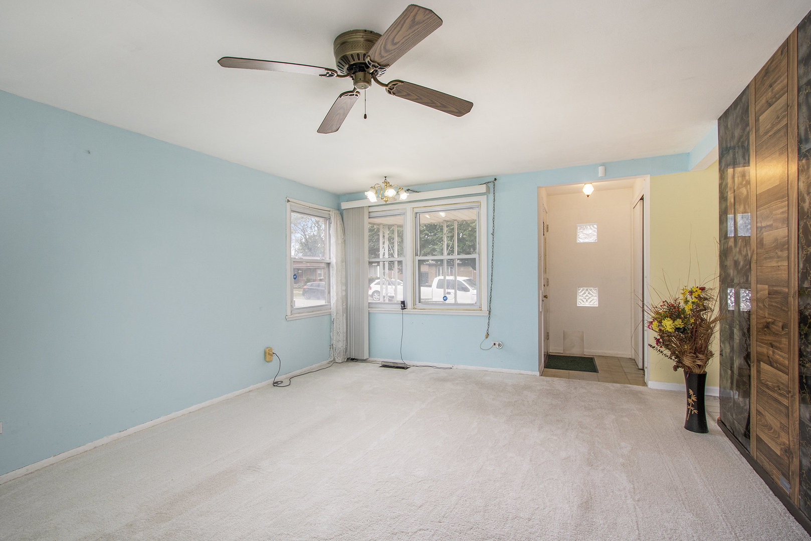 12901 South Muskegon Avenue Chicago, IL 60633 - Photo 7 of 25 a view of a livingroom with a chandelier fan and windows