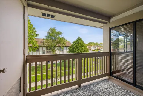 $275,000 | 826 Thornton Court, Unit 2AL, Schaumburg, IL 60193