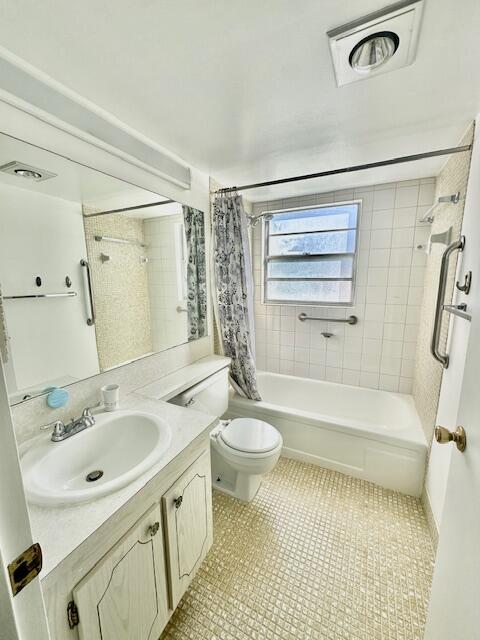 85 Dorset C Boca Raton, FL 33434 - Photo 8 of 21 Main Bathroom