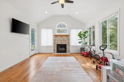 $1,538,000 | 112 Village Hill Drive, Dix Hills, NY 11746