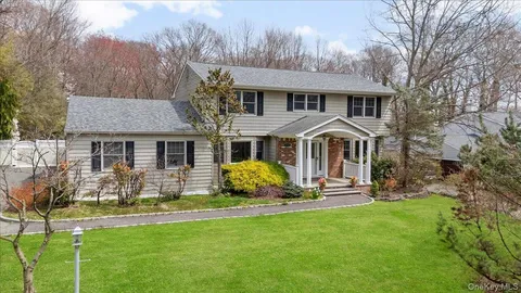 $1,538,000 | 112 Village Hill Drive, Dix Hills, NY 11746