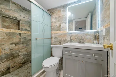 $1,538,000 | 112 Village Hill Drive, Dix Hills, NY 11746