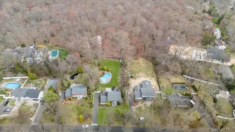 $1,538,000 | 112 Village Hill Drive, Dix Hills, NY 11746