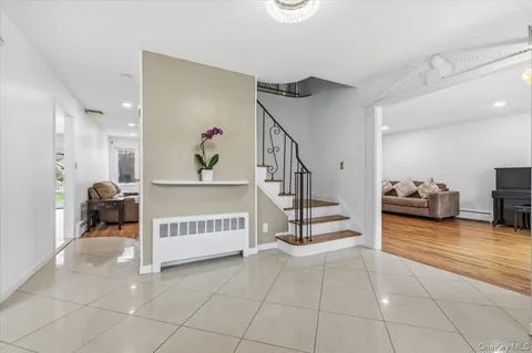 $1,538,000 | 112 Village Hill Drive, Dix Hills, NY 11746