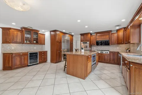 $1,538,000 | 112 Village Hill Drive, Dix Hills, NY 11746