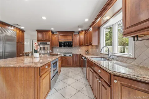 $1,538,000 | 112 Village Hill Drive, Dix Hills, NY 11746