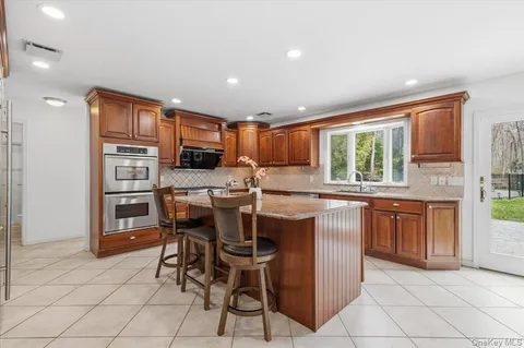 $1,538,000 | 112 Village Hill Drive, Dix Hills, NY 11746