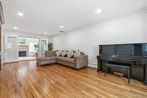 $1,538,000 | 112 Village Hill Drive, Dix Hills, NY 11746