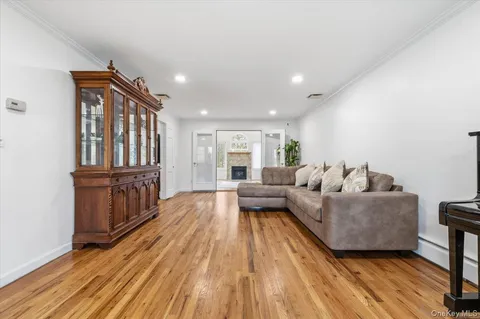 $1,538,000 | 112 Village Hill Drive, Dix Hills, NY 11746