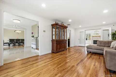 $1,538,000 | 112 Village Hill Drive, Dix Hills, NY 11746