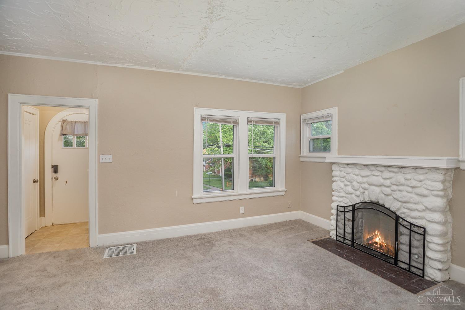 6413 Plainfield Road Cincinnati, OH 45213 - Photo 5 of 14 Gallery Image 5